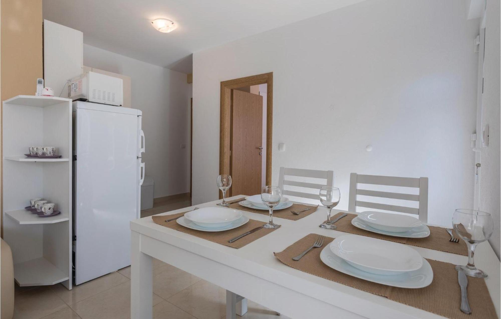 1 Bedroom Lovely Apartment In Komarna Klek Kültér fotó