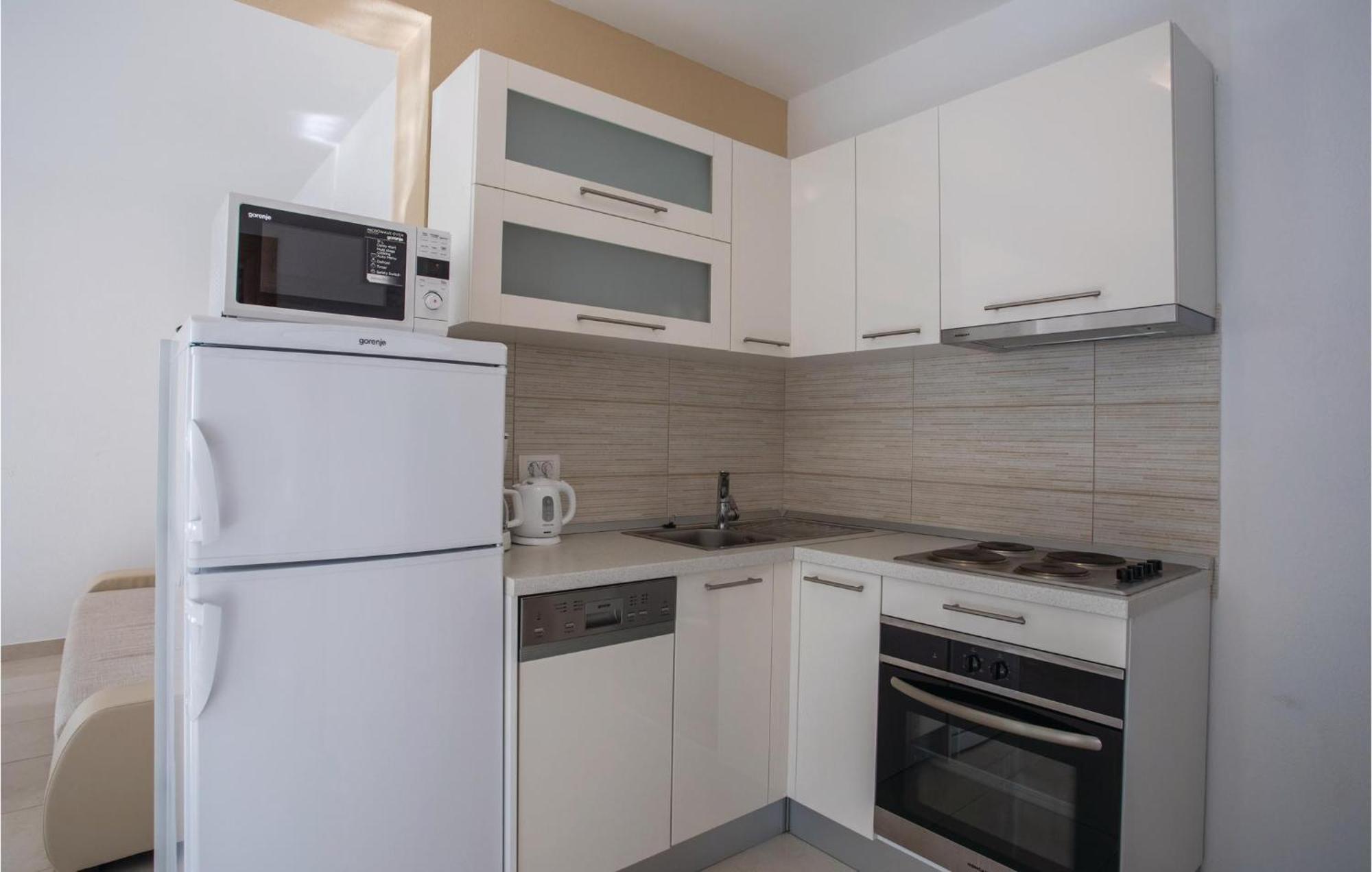 1 Bedroom Lovely Apartment In Komarna Klek Kültér fotó