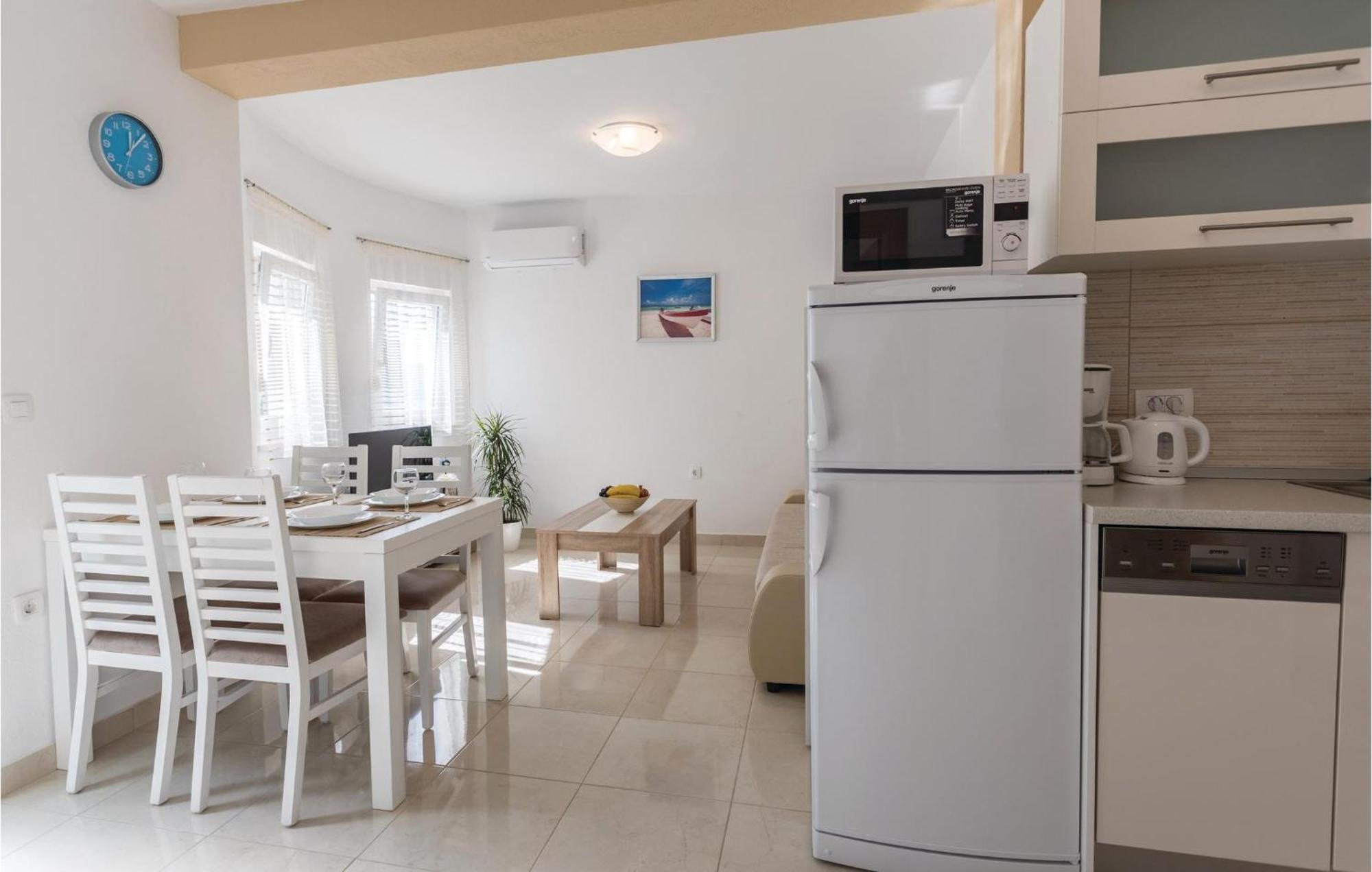 1 Bedroom Lovely Apartment In Komarna Klek Kültér fotó